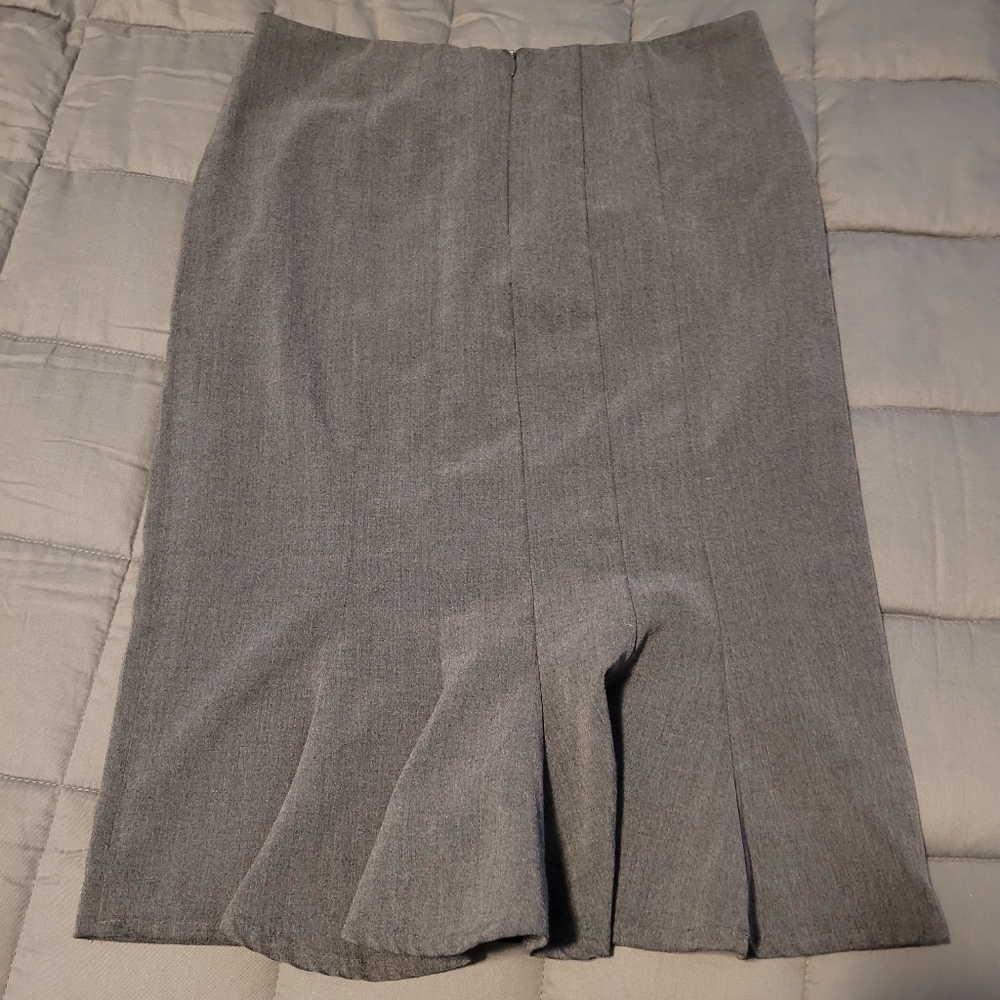 Gray pencil skirt